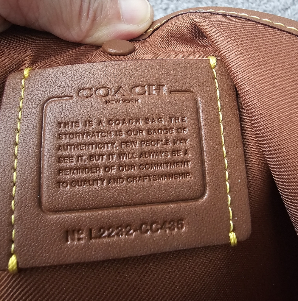 Coach Cary in Saddle. RARE!! Mint Condition! - Picture 5 of 8